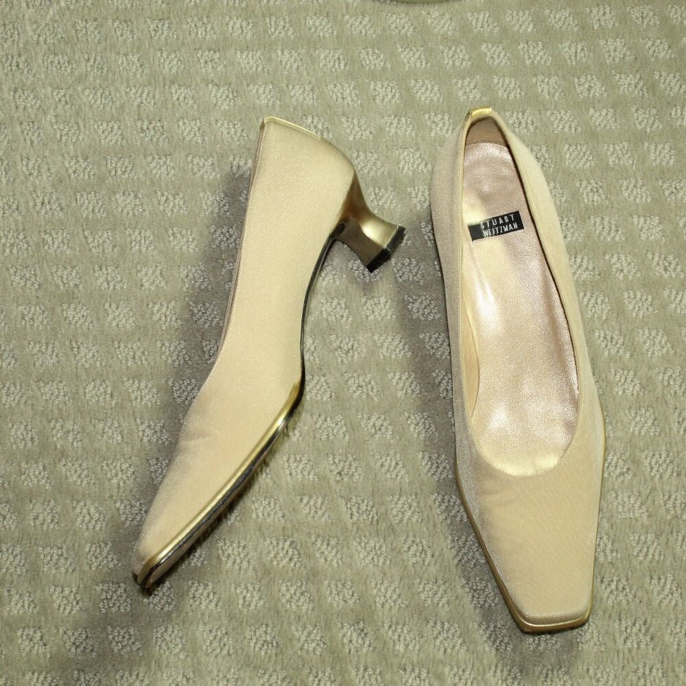 Stuart Weitzman Wm 8B Beige Fabric Gold Patent Accent 1.75" Block Kitten Heels